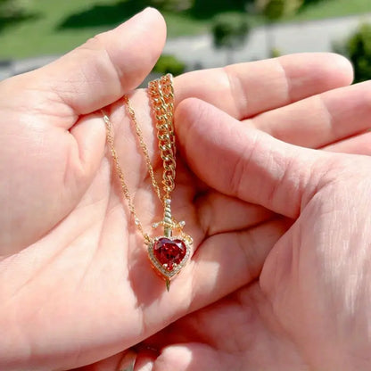 COLLAR CORAZON ESPADA