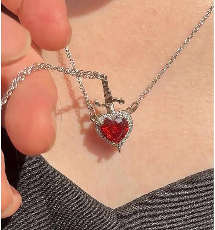 COLLAR CORAZON ESPADA
