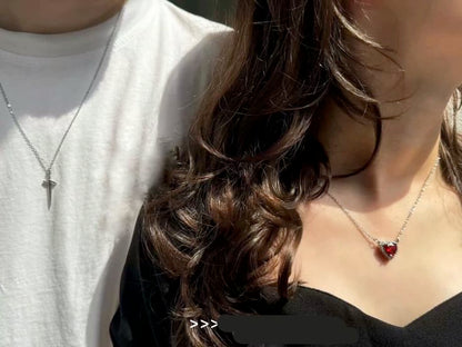 COLLAR CORAZON ESPADA